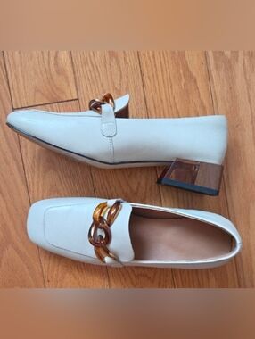Leather Cream Chain-Accent With Wood And Acrylic Block Heel